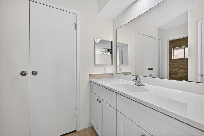 Building Photo - 4422 Wee Lassie Ln