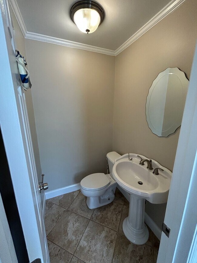 Building Photo - Charming 2 Bedroom/2.5 Bathroom home in Sandfly