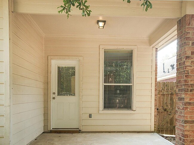 Building Photo - 21645 Forest Colony Dr