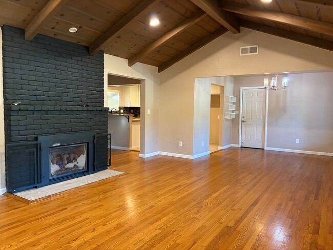 Building Photo - 2 Bedroom home, plus ADU, in Little Pocket