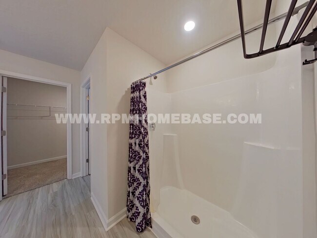 Building Photo - Spacious 5-Bedroom Home in Shoal River Community with Modern Features and Community Pool Access!