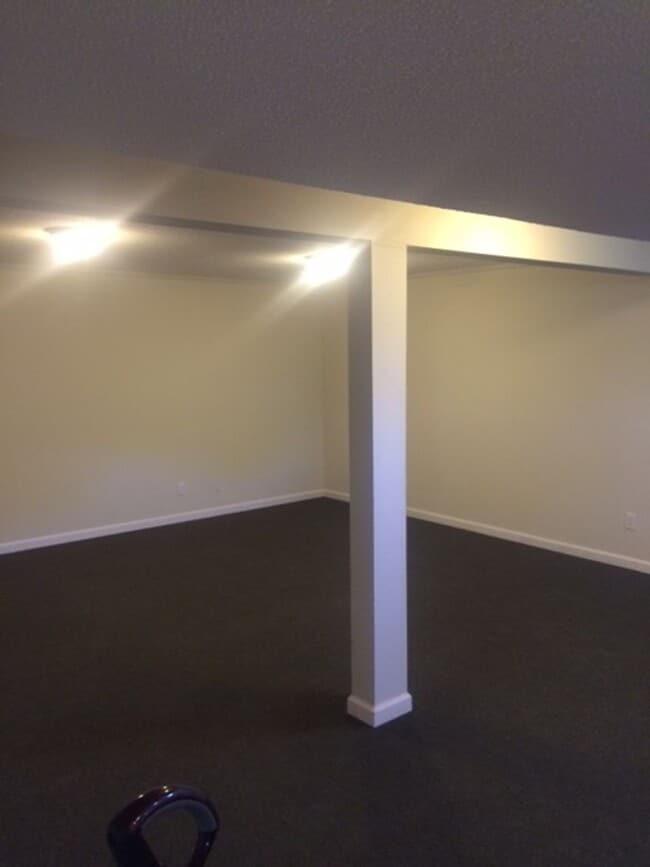 Building Photo - 3 Bed 2 Bath Home