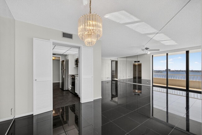Building Photo - 5540 N Ocean Dr