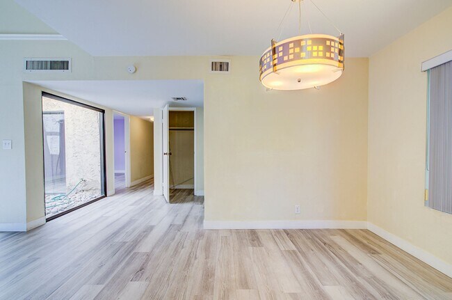 Building Photo - 2574 Pera Cir
