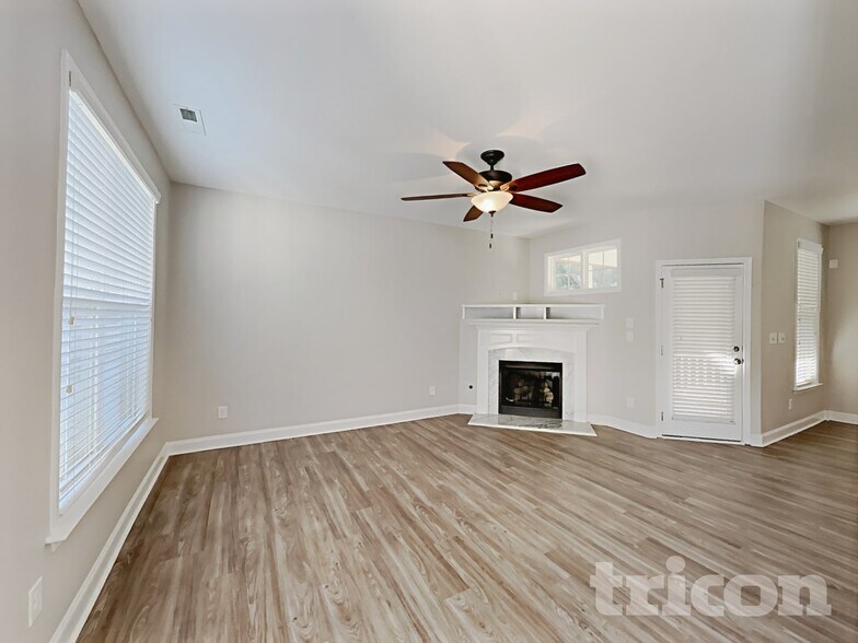 Building Photo - 553 McCarthy Dr