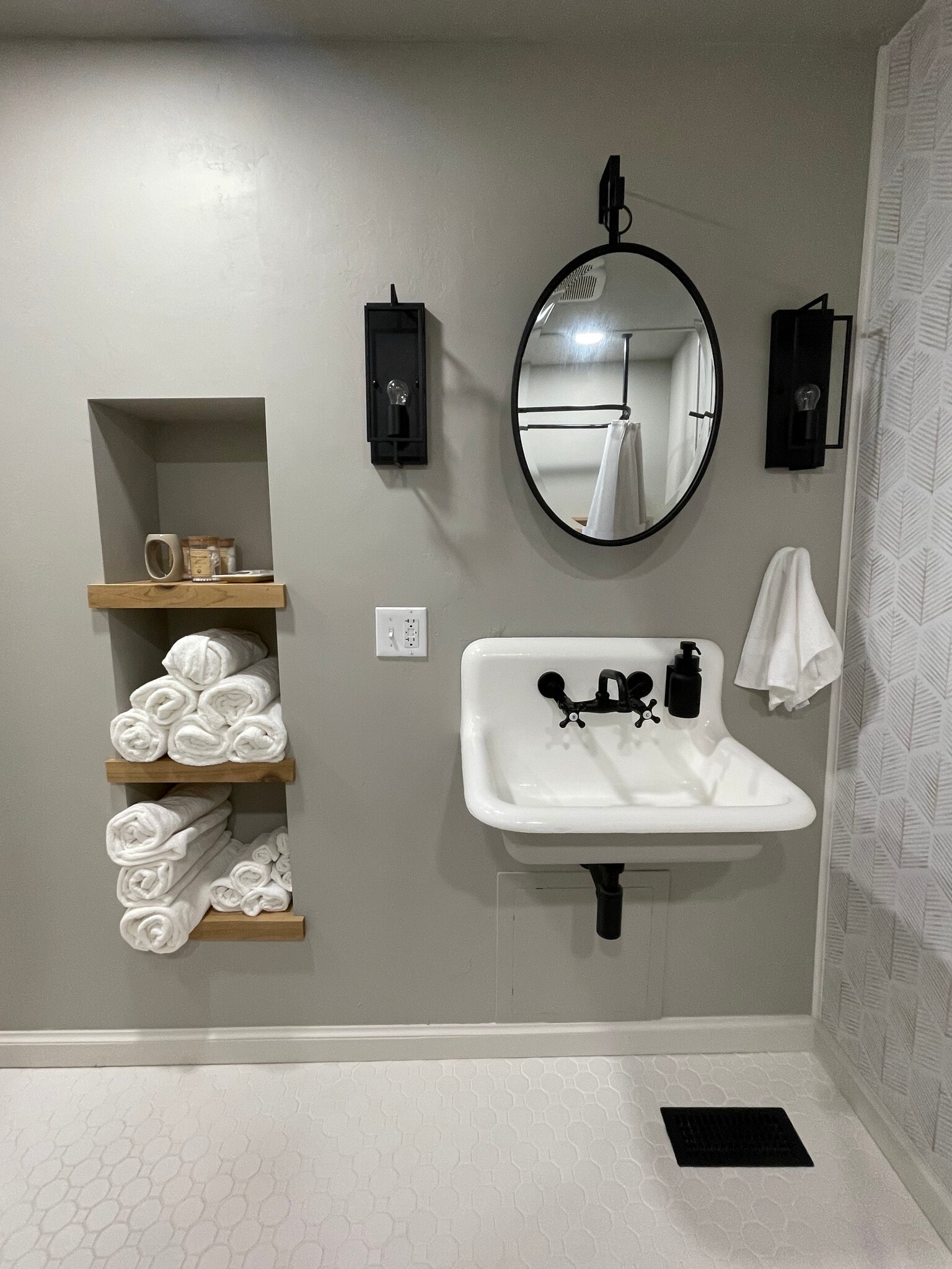 Building Photo - 502 Woodworth Ave