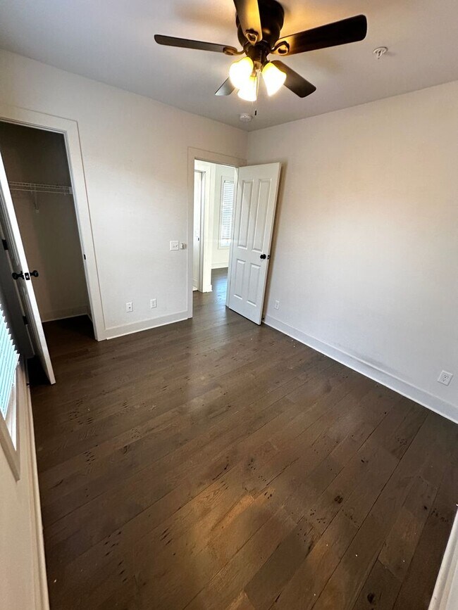 Building Photo - 609 E Duffy Ln