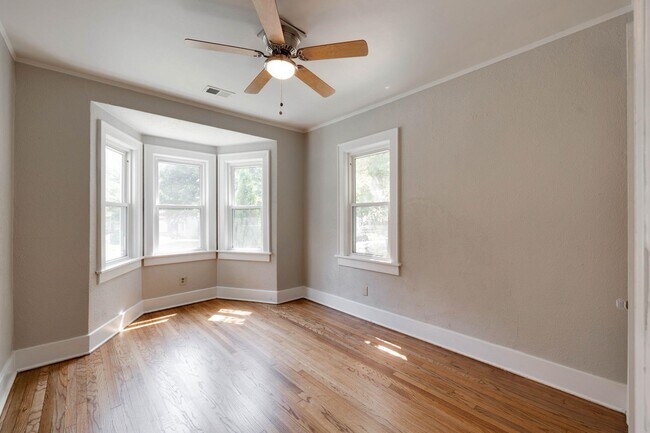 Building Photo - 519 S Reese St