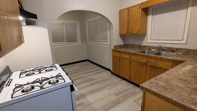 Building Photo - Charming 3-bedroom, 1-bathroom home located in the vibrant city of Akron