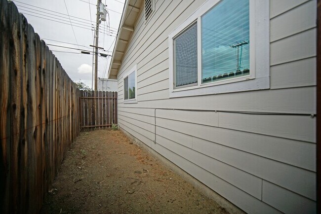 Building Photo - 418 Clinton Ave