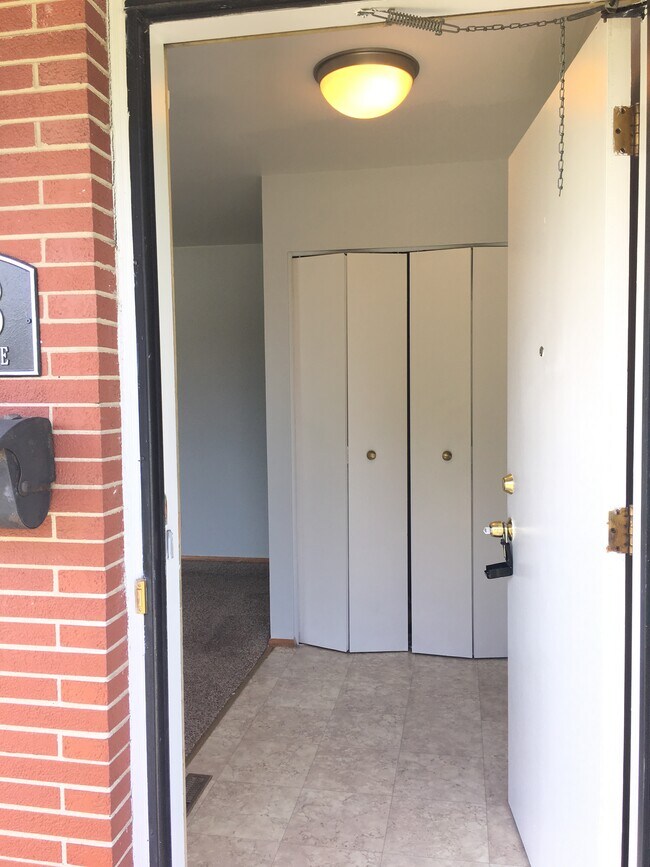 Building Photo - 2123 Dorwood Dr