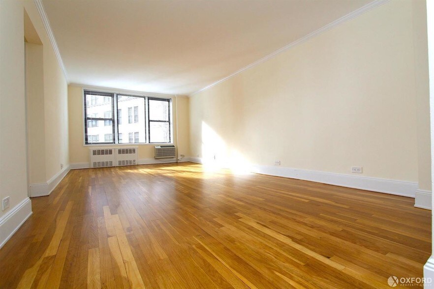 Primary Photo - 319 W 13th St