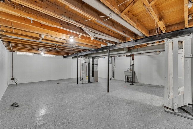 Building Photo - 20540 Colman St
