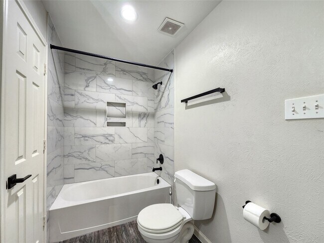 Building Photo - 21827 Sierra Long Dr