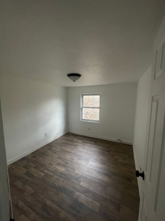 Building Photo - 403-405-405 E Main St