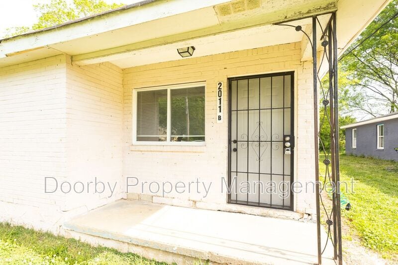 Building Photo - 2011 Milne St