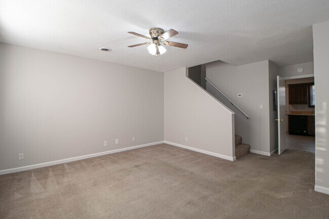 Building Photo - 814-B Golfview Pl