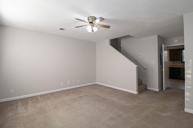 Building Photo - 814 Golf View Pl