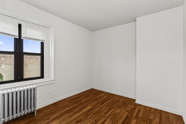 Building Photo - 4035 W Gladys Ave