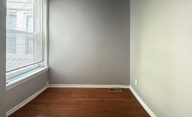 Building Photo - 459 Winona St