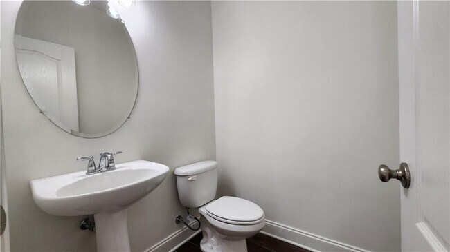 Building Photo - 3249 Brockenhurst Dr