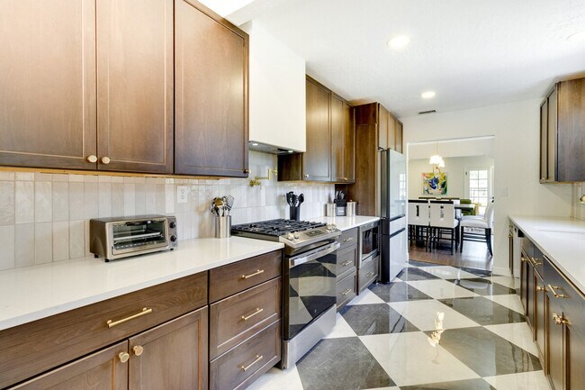 Building Photo - 15 S Lawsona Blvd