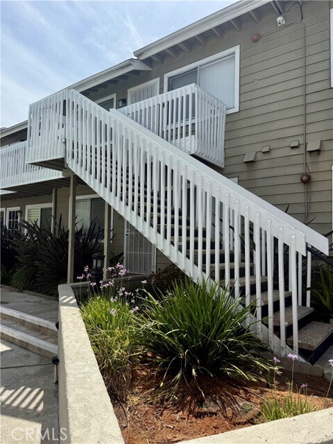 Building Photo - 14851 Mulberry Dr