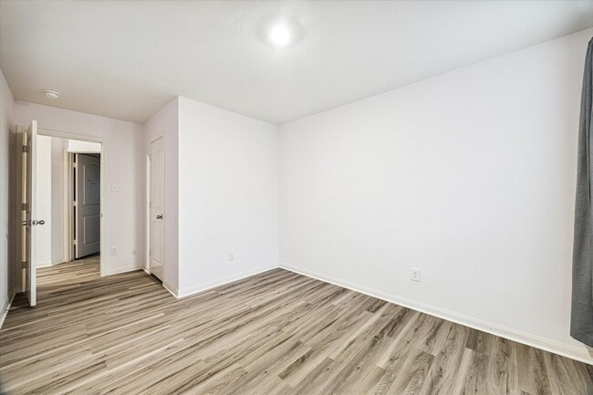 Building Photo - 517 Amberwood Pk Dr