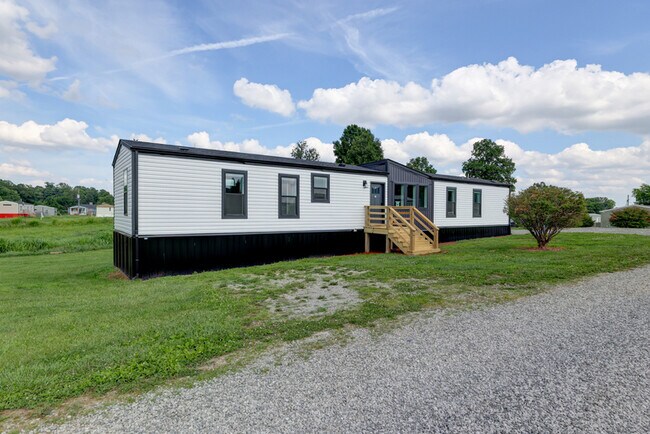 Building Photo - 5233 Clarksville Rd