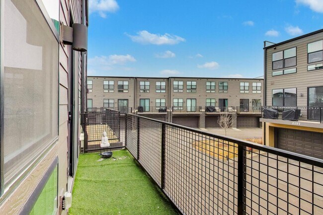 Building Photo - 2251 Venture Dr