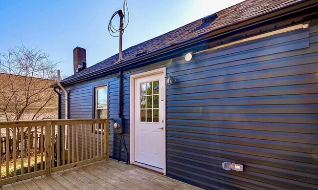 Building Photo - 667 Longview Dr