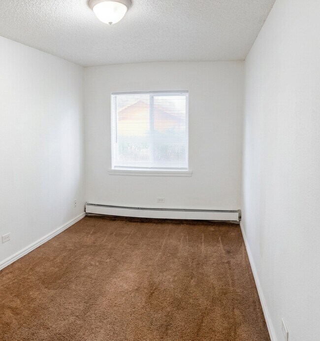 Building Photo - 707 W 96th Ave