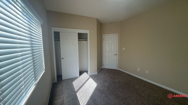 Building Photo - Splendid 5 Bedroom Off Westside Parkway!