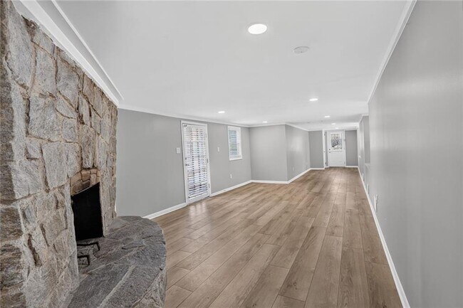 Building Photo - 1220 Roxboro Dr NE
