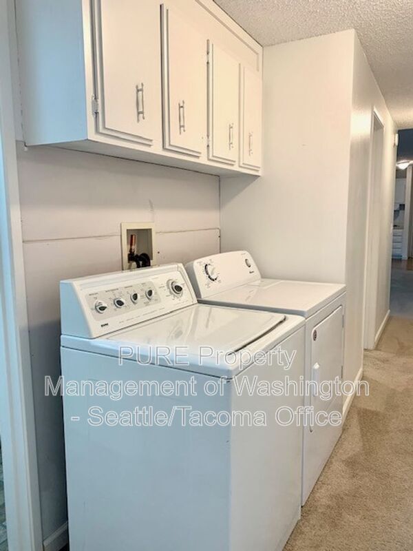 Building Photo - 907 SW Holden St