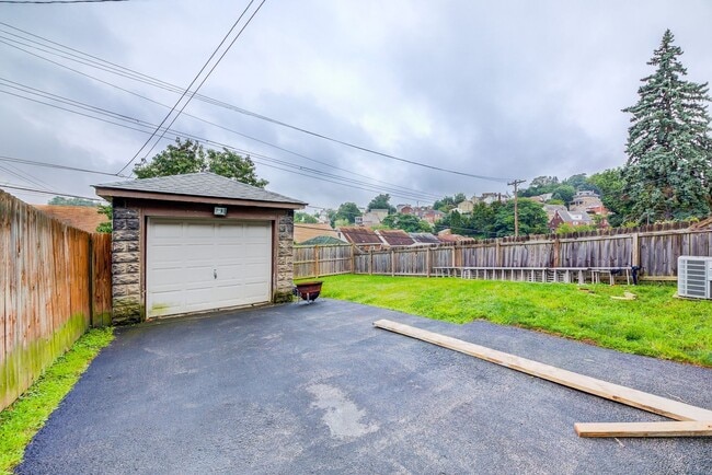 Building Photo - Stunning 3 bedroom home in Bon Air availab...