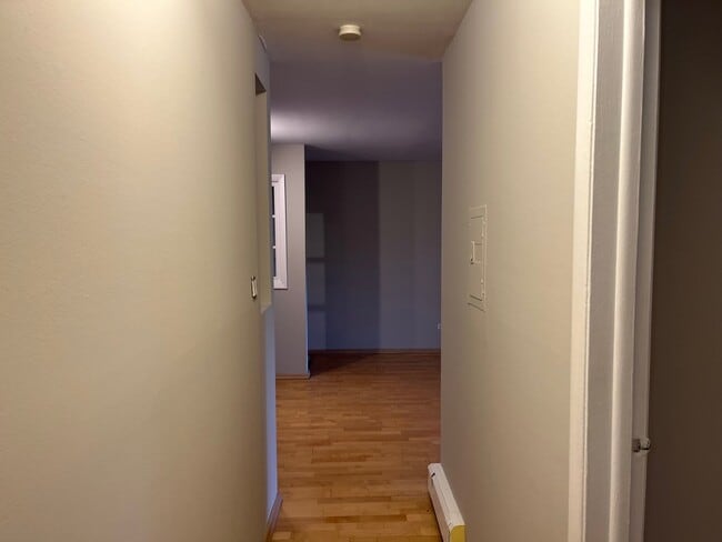 Building Photo - 875 Tree Ln
