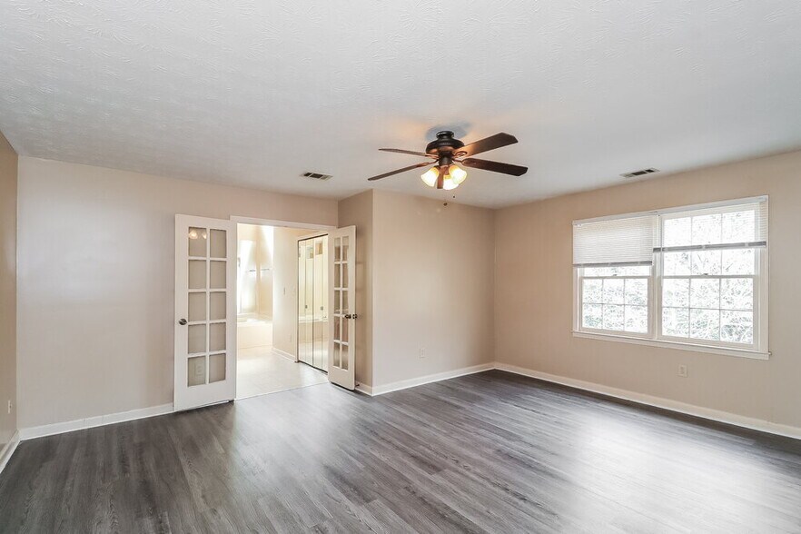 Building Photo - 2481 Meadowglen Trail