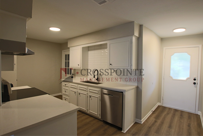Building Photo - Tour Today! Newly Remodeled 3 Bedroom 2 Bath 2 Car Garage Duplex!