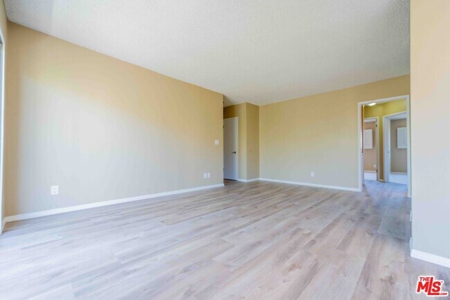 Building Photo - 11871 Idaho Ave