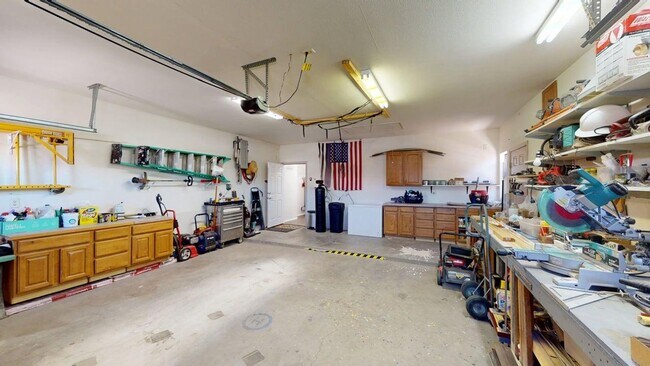 Building Photo - 3-Bedroom/2.5-Bathroom in Alamogordo, NM