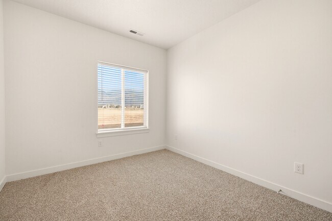 Building Photo - 2305 E 830 S