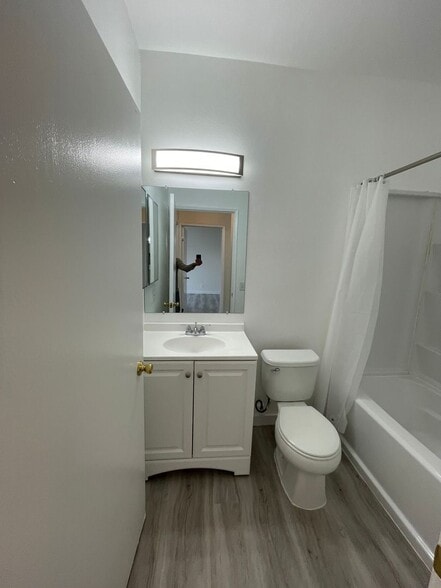 Building Photo - 11459 Collins St