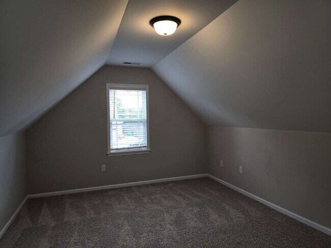 Building Photo - Beautiful 3-Bedroom Home with Bonus Room, Modern Finishes & a Huge Fenced Backyard