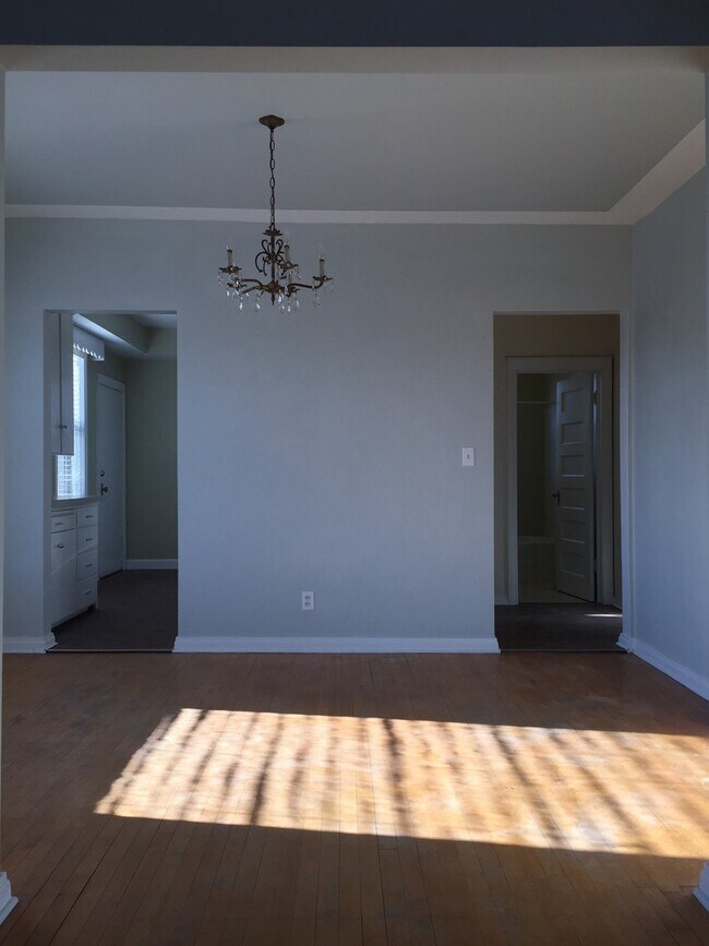 Building Photo - 109-111 Duplex