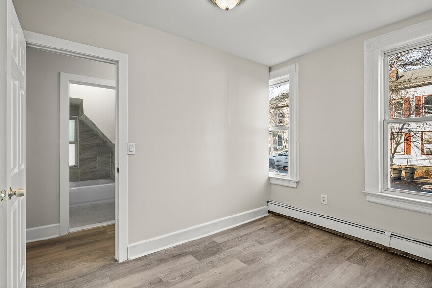 Building Photo - 202 N 1st St