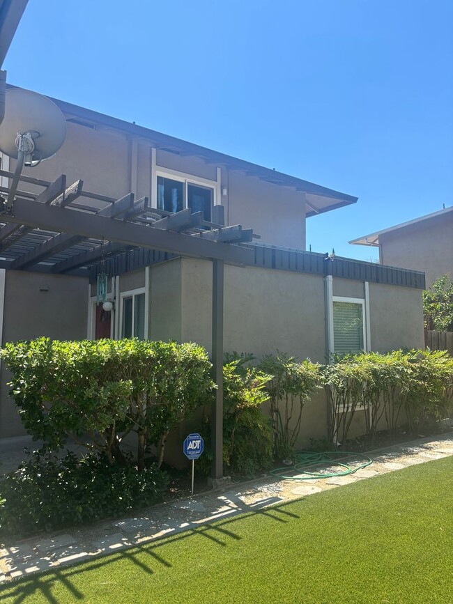 Building Photo - Completely Remodeled 3-Bedroom Beauty in P...