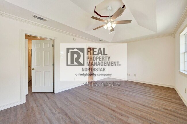 Building Photo - 902 Arrowhead Dr