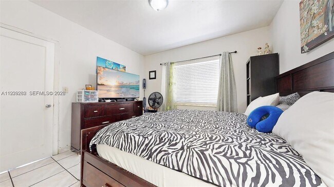 Building Photo - 2499 SW 27th St