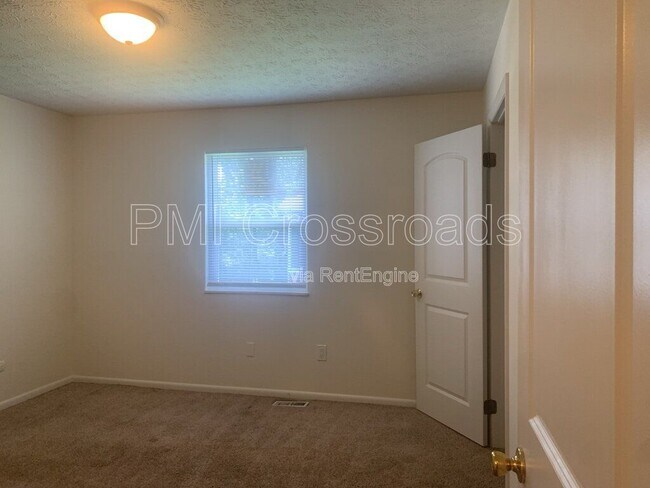 Building Photo - 3088 Howey Rd